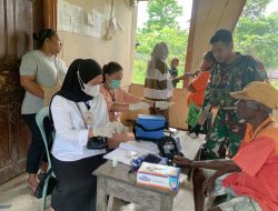 Satgas Yonif 642/Kps Bersama Puskesmas Tahota Gelar Posyandu Keliling