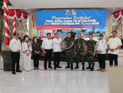 Komitmen Selesaikan Persoalan Aset TNI, Nusron Wahid Serahkan Sertipikat Tanah untuk Puslatpur TNI AD Terluas se-Asia