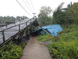 Seteher Dusun Sungai Layang I Roboh, Akses ke Kota Pontianak Terancam Putus