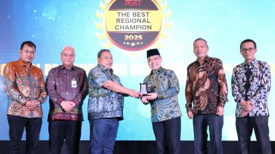 Bank Kalbar Terima Penghargaan Predikat Golden Champion – Excellent Financial Performance in 7 Concecutive Year