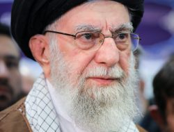 Mengenal Ayatollah Ali Khemeini Sang Keturunan Nabi