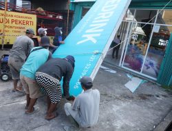 Satpol PP Bongkar Satu Tempat Usaha di Jalan Gajah Mada
