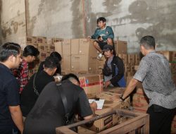 Ditreskrimsus Polda Kalbar Olah TKP Gudang Oli  Palsu di Kubu Raya