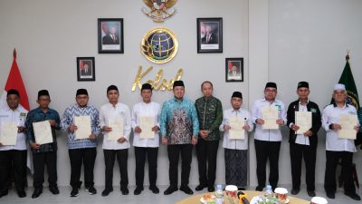 Serahkan 11 Sertipikat Tanah Wakaf untuk PCNU Kalimantan Selatan, Menteri Nusron Dorong Kolaborasi Lintas Organisasi Keagamaan