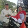Aksi Bagi-Bagi Bendera Merah Putih, Lentera Penggerak Demokrasi Gelorakan Semangat Persatuan