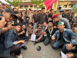 PKC PMII Kalbar Bersama Cipayung dan Ojol Gelar Aksi, Desak Kapolda dan Kapolresta Pontianak Dicopot