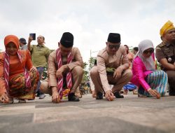 Wisatawan Mancanegara Terpukau Fenomena Kulminasi di Tugu Khatulistiwa