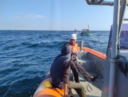 Tim SAR Gabungan Selamatkan Nelayan di Tengah Laut Kalbar