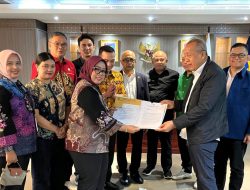 Pimpinan DPRD Kalbar Serahkan Aspirasi Mahasiswa dan Masyarakat ke DPR RI