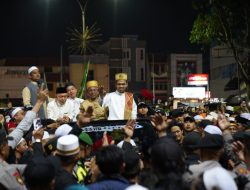 Mengajarkan Cinta dan Persatuan, Puluhan Ribu Warga Hadiri Haul Habib Muhammad bersama Ustadz Abdul Shomad
