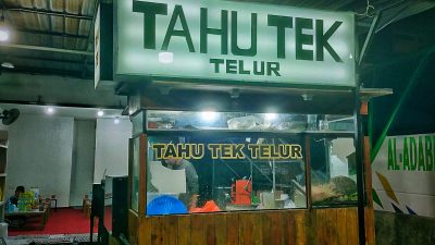 Mencicipi Kuliner Baru, Tahu Tek Telur