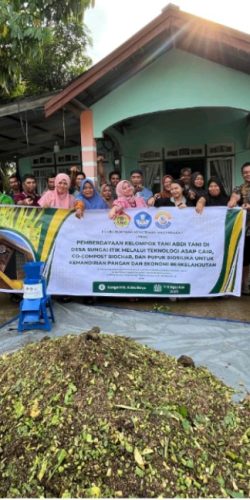 Tim PKM UPB Latih Petani Sungai Itik Olah Limbah Pertanian Jadi Co-Compost Biochar dan Pupuk Biosilika