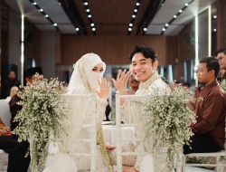 Sah! Fiki Naki dan Tinandrose menjadi sepasang suami istri