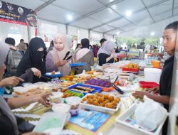 Warga Pontianak Serbu Pasar Juadah Masjid Raya Mujahidin