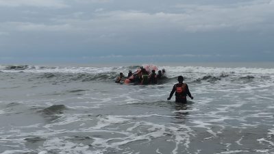 Tim SAR Gabungan Temukan Korban Tenggelam di Pantai JS Resort Temajuk