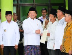 Serahkan 13 Sertipikat di Banten, Menteri ATR/Kepala BPN Ajak Organisasi Keagamaan “Keroyok” Percepatan Sertipikasi Tanah Wakaf