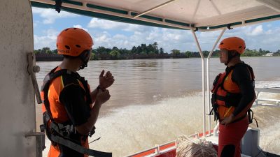Tim SAR Gabungan Cari 3 ABK Kapal MV JH 07 yang Terbalik di Sungai Kapuas