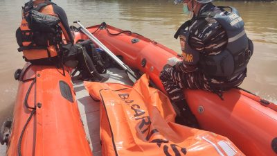 Hari Ke-3 Pencarian, Tim SAR Temukan Penumpang KM Sulawesi yang Jatuh di Sungai Kapuas