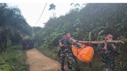 Tembus Medan Ekstrem Bukit Puntak, TNI dan Tim SAR Gabungan Berhasil Evakuasi Korban Helikopter PK-CFX di Sekadau