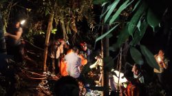 Dramatis Evakuasi Korban Helikopter PK-CFK Jatuh di Sekadau Lewati Medan Ekstrem