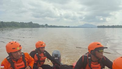 Tim SAR Gabungan Lakukan Pencarian Korban Tenggelam di Sungai Kapuas Sanggau