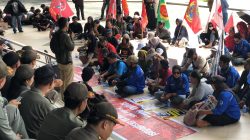 Masa Aksi Hari Buruh Internasional Kecewa Tak Ditemui Gubernur Kalbar