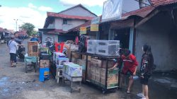 Kebakaran di Terminal Siantan Pontianak Utara, Warga Panik Keluarkan Barang Elektronik