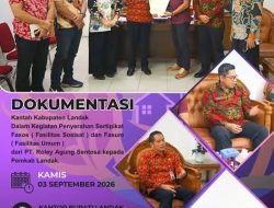 Kantah Kabupaten Landak Serahkan Sertifikat Fasos dan Fasum kepada Pemkab Landak
