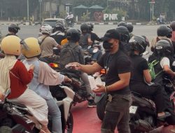 Aliansi Dayak Pengawal NKRI Bagikan Masker, Tegaskan Komitmen Bersinergi Tangani Karhutla