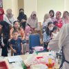 Cegah Stunting, Jurusan Gizi Poltekkes Kemenkes Pontianak Ajarkan Warga Sungai Raya Bikin Mie dari Tulang Ikan dan Bayam