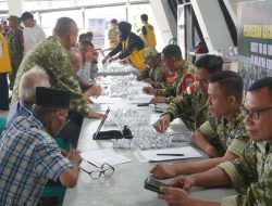Kodam XII/Tpr Bagikan 1.000 Kacamata Gratis untuk Warga Perbatasan di Entikong