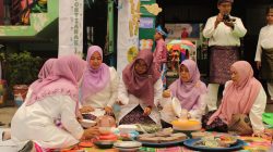 Memupuk Kecintaan Budaya Sejak Dini, Semarak Saprahan MIN 1 Jadi Ajang Edukasi Karakter dan Apresiasi Pendidik