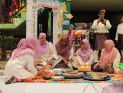 Memupuk Kecintaan Budaya Sejak Dini, Semarak Saprahan MIN 1 Jadi Ajang Edukasi Karakter dan Apresiasi Pendidik