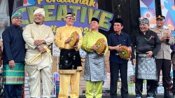 Ribuan Warga Tumpah Ruah Ikuti Pawai Melayu Borneo